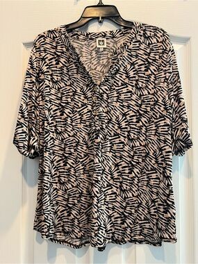 Anne Klein Black and Blush Patterned Short Sleeve Blouse